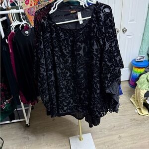 PrettyLittleThing Elegant Black Floral Blouse​